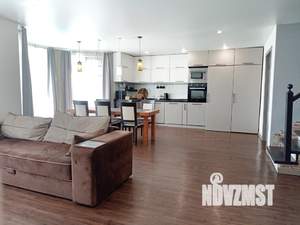 Коттедж 250м², 2-этажный, участок 10 сот.