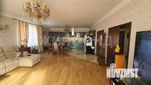 Коттедж 300м², 3-этажный, участок 13 сот.