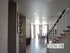 Коттедж 250м², 2-этажный, участок 10 сот.