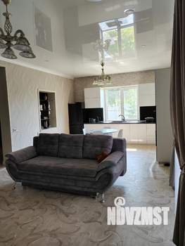 Коттедж 220м², 2-этажный, участок 7 сот.  