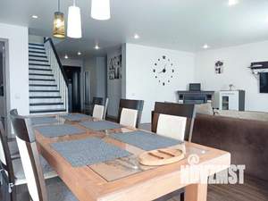 Коттедж 250м&sup2;, 2-этажный, участок 10 сот.  