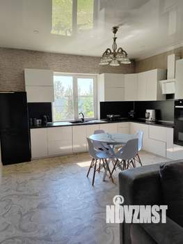 Коттедж 220м², 2-этажный, участок 7 сот.  