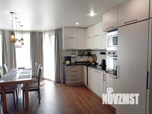 Коттедж 250м², 2-этажный, участок 10 сот.  