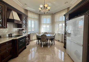 Дом 550м², 2-этажный, участок 20 сот.  