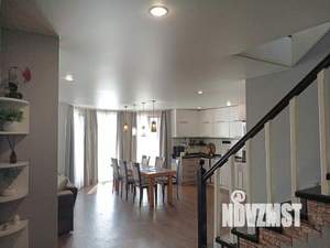 Коттедж 250м², 2-этажный, участок 10 сот.  