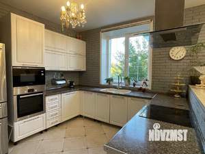 Коттедж 350м², 3-этажный, участок 10 сот.  