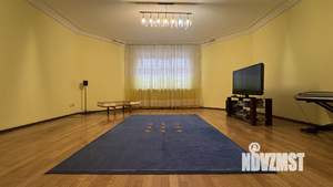 4-к квартира, вторичка, 135м2, 2/5 этаж