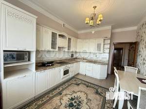 4-к квартира, вторичка, 118м2, 8/9 этаж