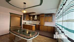 4-к квартира, вторичка, 135м2, 2/5 этаж